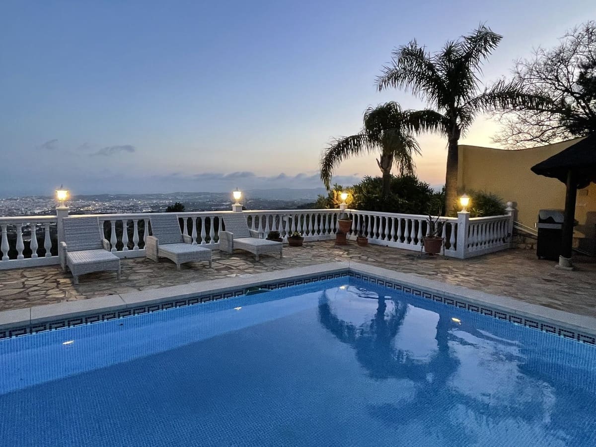 6 bedroom Villa for sale in Mijas with pool garage - € 2,599,000 (Ref: 10035626)