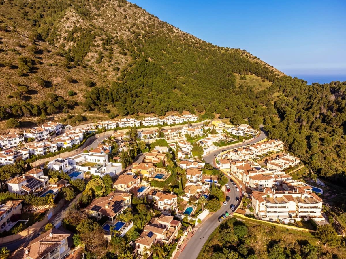 6 bedroom Villa for sale in Mijas with pool garage - € 2,599,000 (Ref: 10035626)
