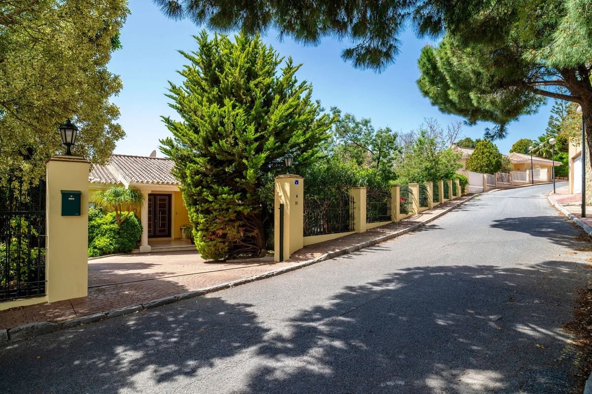 6 bedroom Villa for sale in Mijas with pool garage - € 2,599,000 (Ref: 10035626)