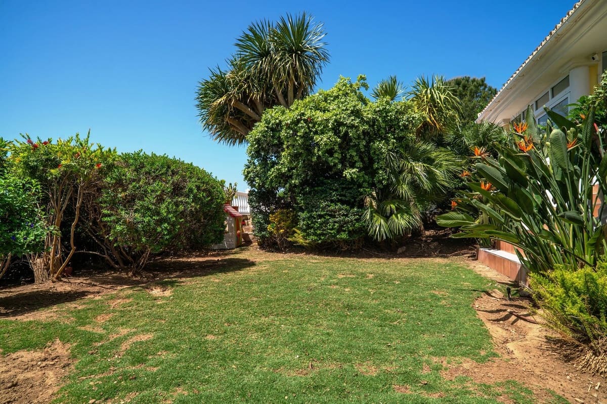 6 bedroom Villa for sale in Mijas with pool garage - € 2,599,000 (Ref: 10035626)