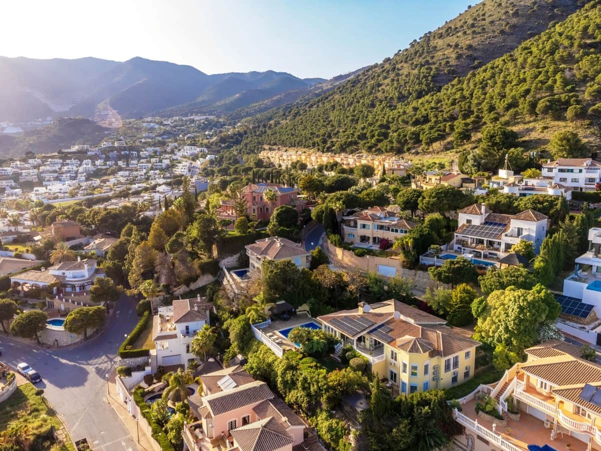 6 bedroom Villa for sale in Mijas with pool garage - € 2,599,000 (Ref: 10035626)