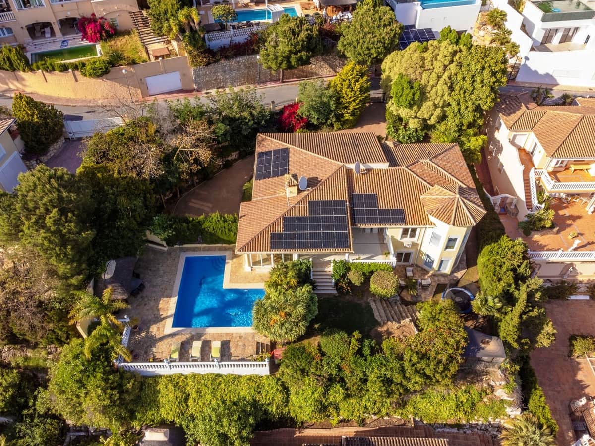 6 bedroom Villa for sale in Mijas with pool garage - € 2,599,000 (Ref: 10035626)