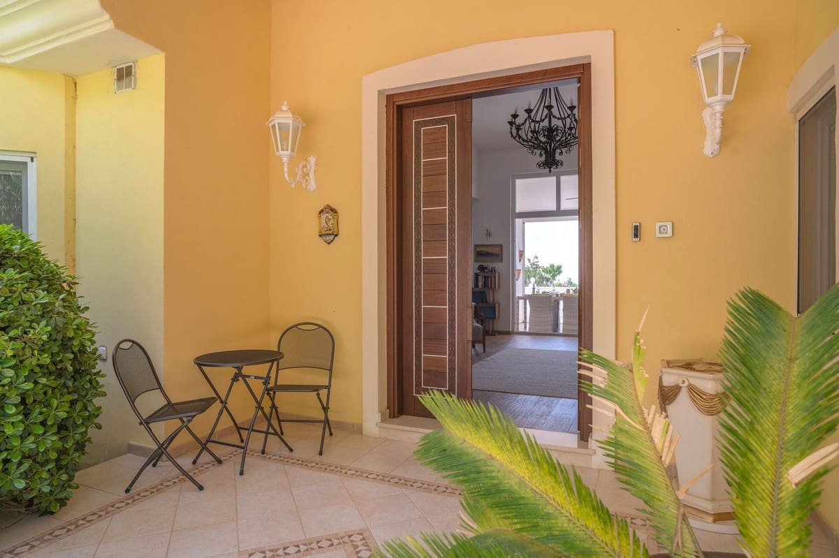 6 bedroom Villa for sale in Mijas with pool garage - € 2,599,000 (Ref: 10035626)