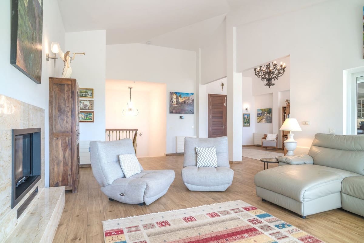 6 bedroom Villa for sale in Mijas with pool garage - € 2,599,000 (Ref: 10035626)
