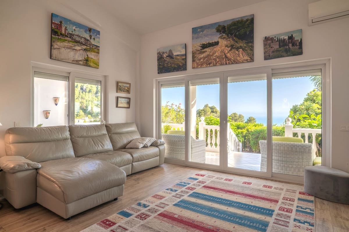 6 bedroom Villa for sale in Mijas with pool garage - € 2,599,000 (Ref: 10035626)