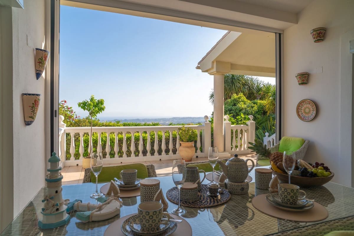6 bedroom Villa for sale in Mijas with pool garage - € 2,599,000 (Ref: 10035626)