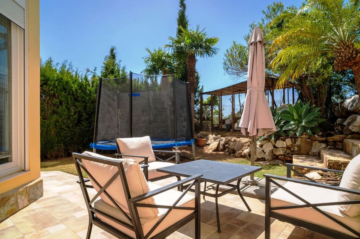 6 bedroom Villa for sale in Mijas with pool garage - € 2,599,000 (Ref: 10035626)