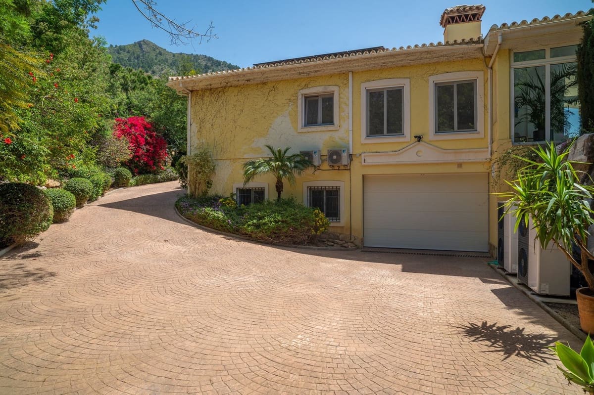 6 bedroom Villa for sale in Mijas with pool garage - € 2,599,000 (Ref: 10035626)