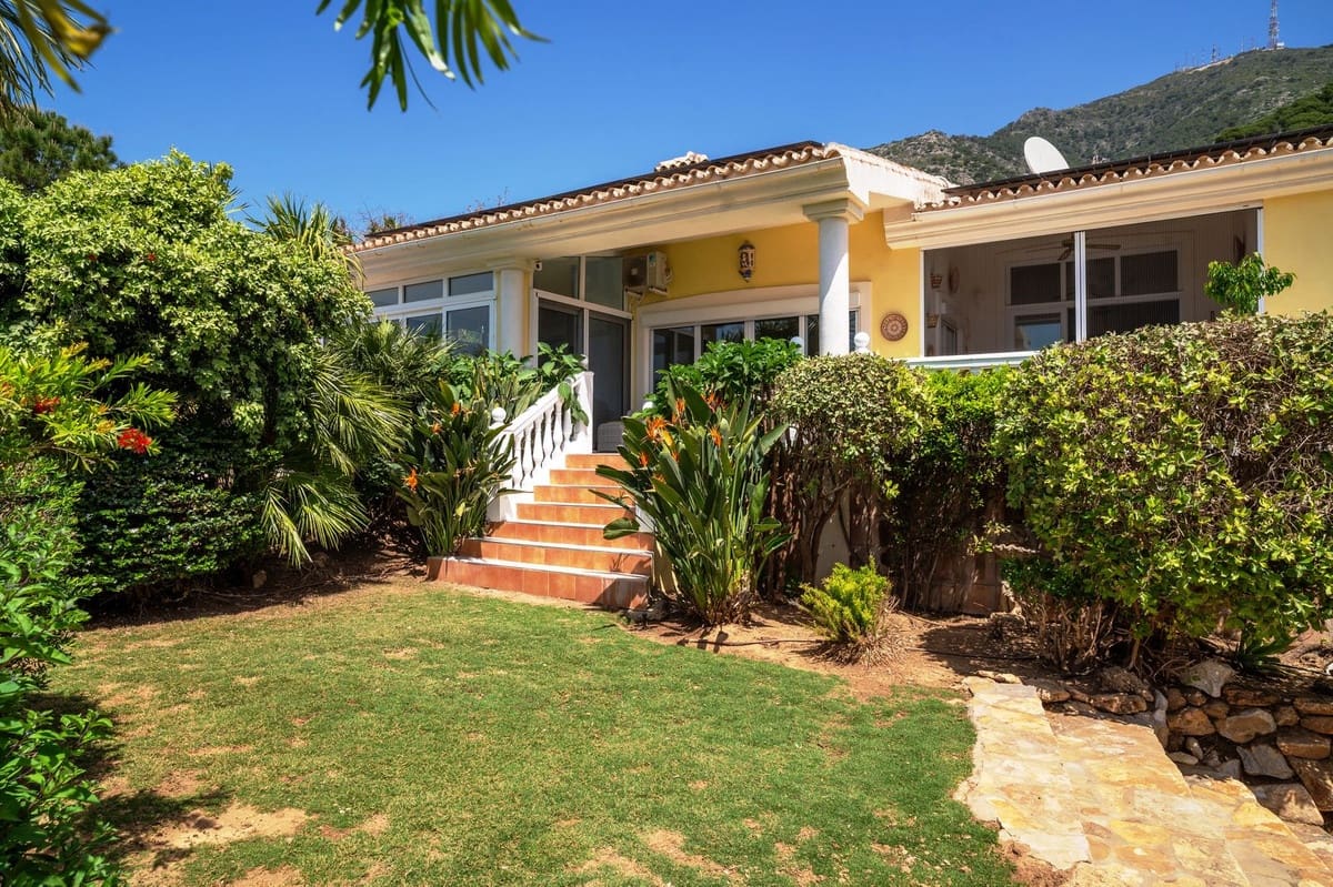 6 bedroom Villa for sale in Mijas with pool garage - € 2,599,000 (Ref: 10035626)