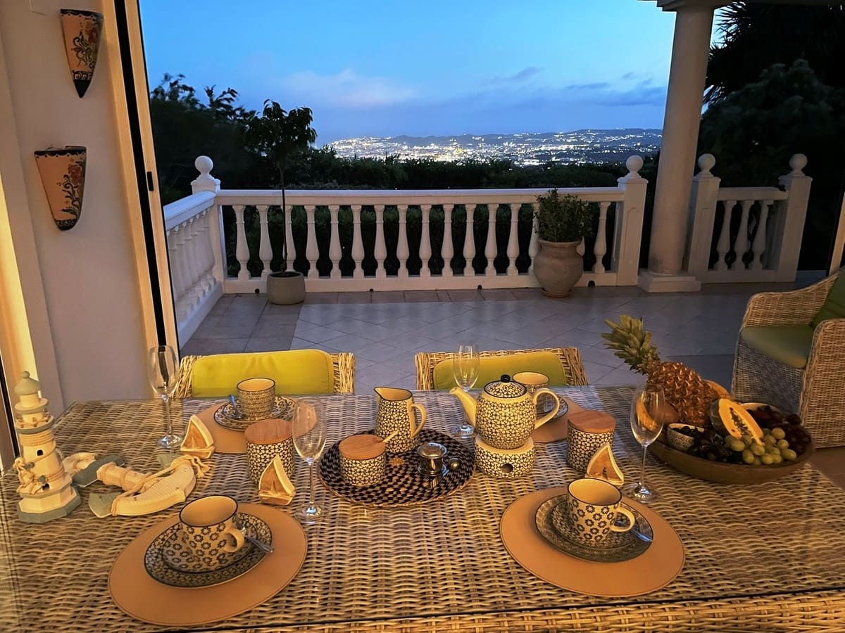 6 bedroom Villa for sale in Mijas with pool garage - € 2,599,000 (Ref: 10035626)
