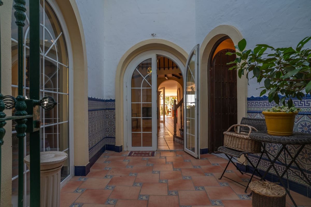 6 Zimmer Villa zu verkaufen in Mijas mit Pool Garage - 1.950.000 € (Ref: 10035627)