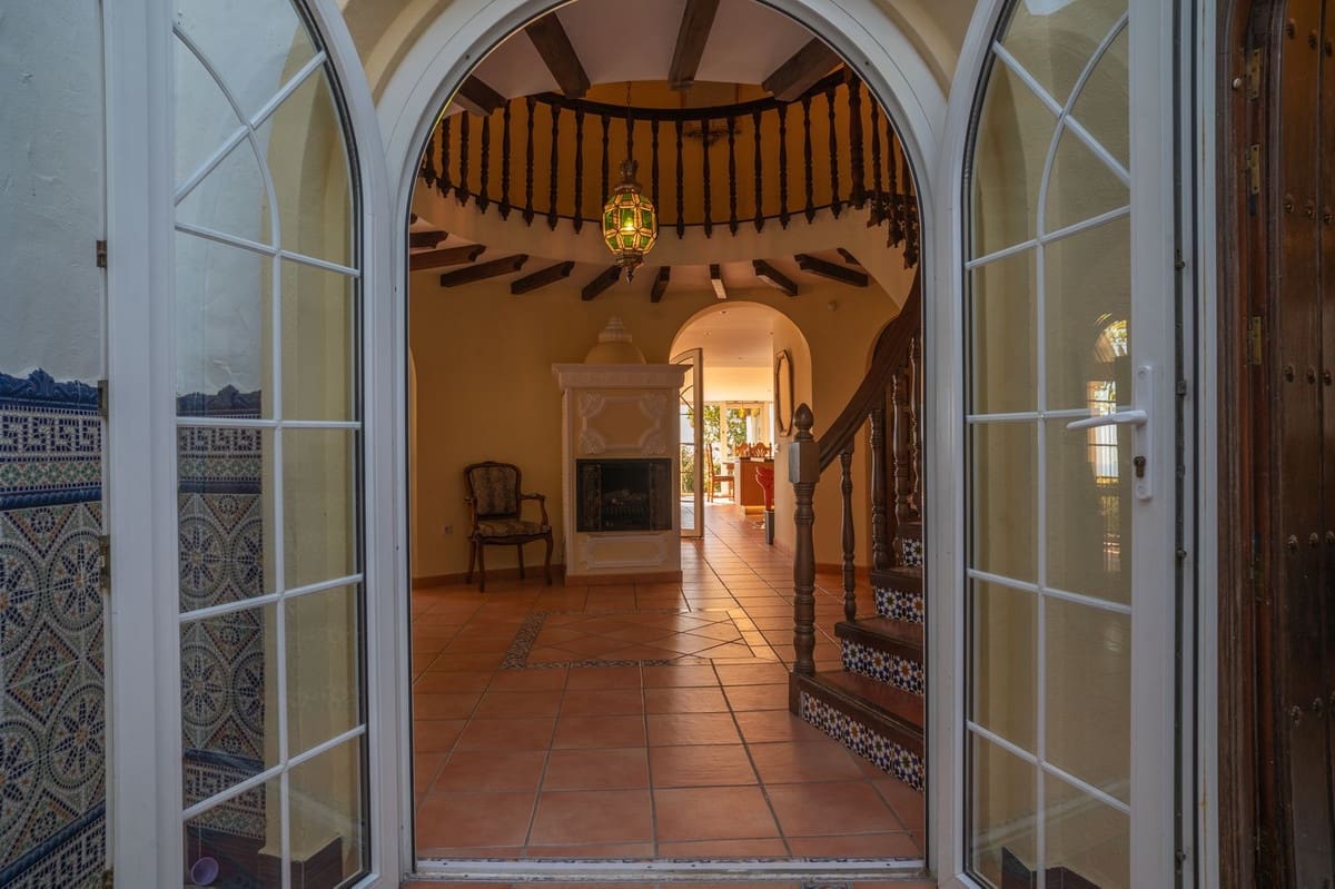 6 Zimmer Villa zu verkaufen in Mijas mit Pool Garage - 1.950.000 € (Ref: 10035627)