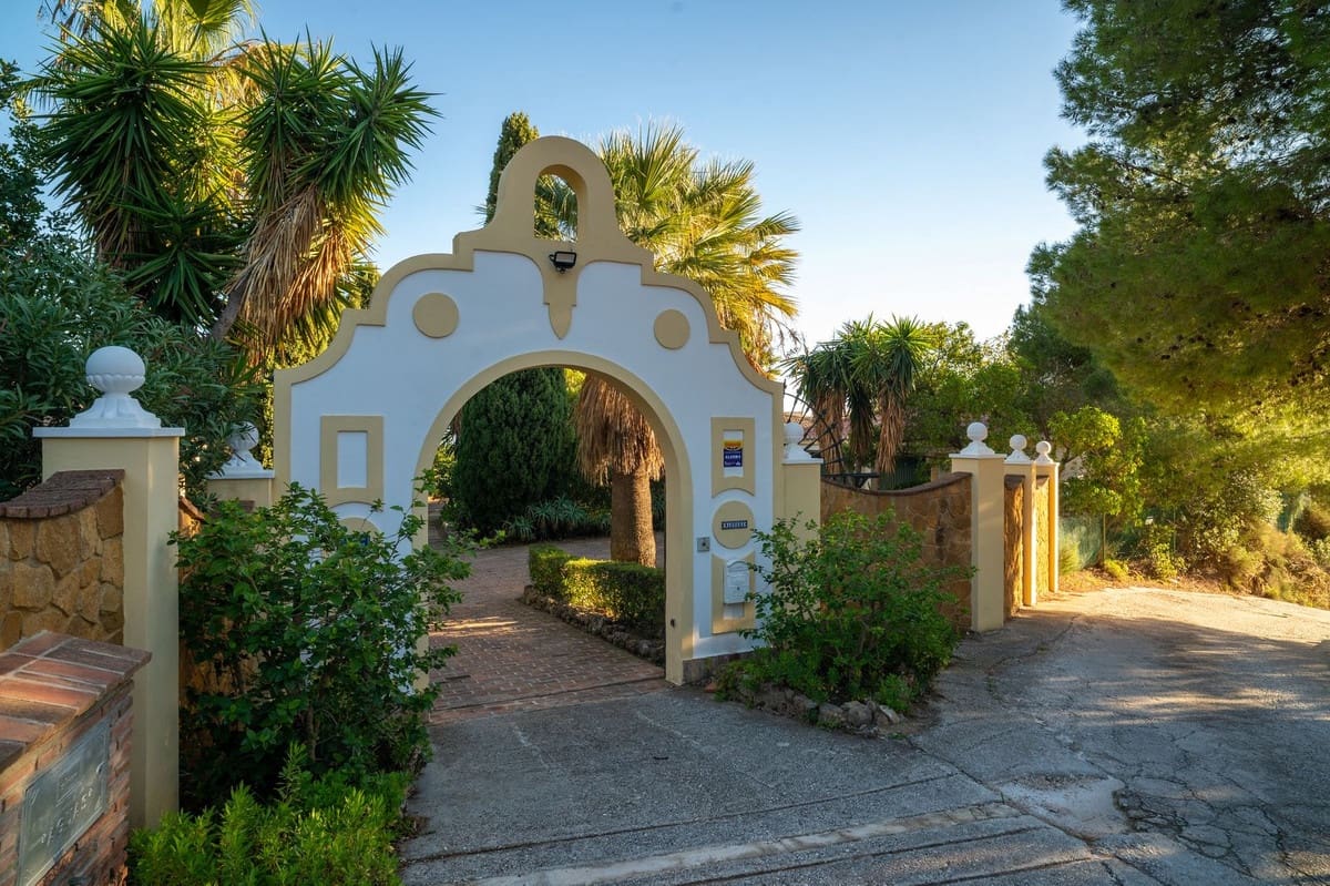 6 Zimmer Villa zu verkaufen in Mijas mit Pool Garage - 1.950.000 € (Ref: 10035627)