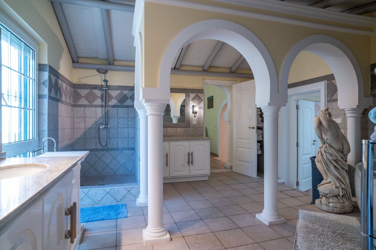 6 Zimmer Villa zu verkaufen in Mijas mit Pool Garage - 1.950.000 € (Ref: 10035627)