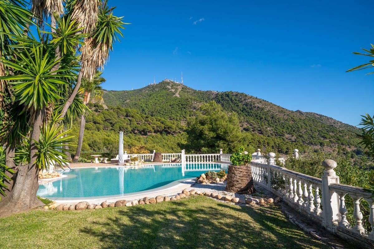 6 Zimmer Villa zu verkaufen in Mijas mit Pool Garage - 1.950.000 € (Ref: 10035627)