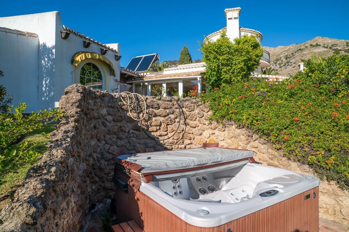6 Zimmer Villa zu verkaufen in Mijas mit Pool Garage - 1.950.000 € (Ref: 10035627)