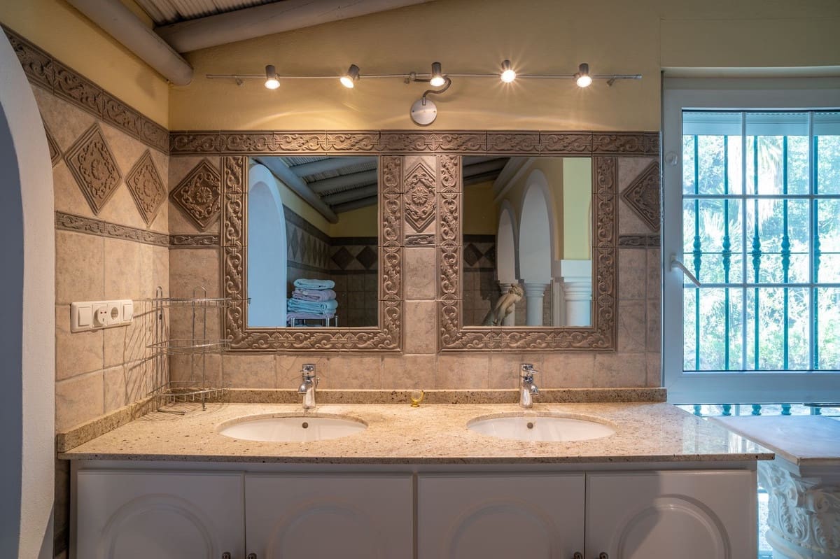 6 Zimmer Villa zu verkaufen in Mijas mit Pool Garage - 1.950.000 € (Ref: 10035627)