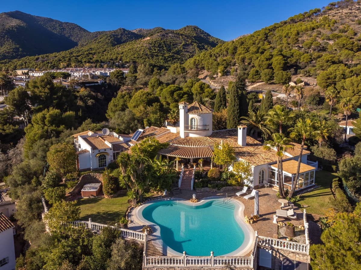 6 Zimmer Villa zu verkaufen in Mijas mit Pool Garage - 1.950.000 € (Ref: 10035627)