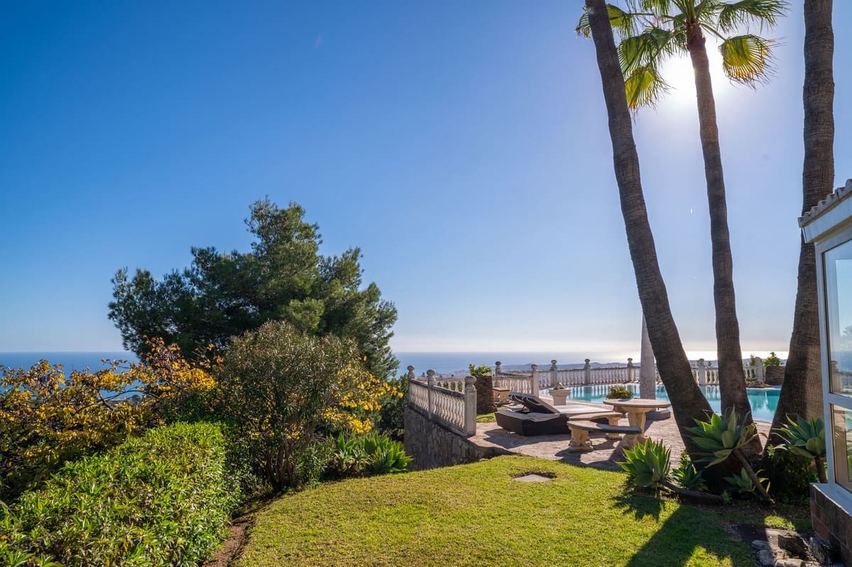 6 Zimmer Villa zu verkaufen in Mijas mit Pool Garage - 1.950.000 € (Ref: 10035627)
