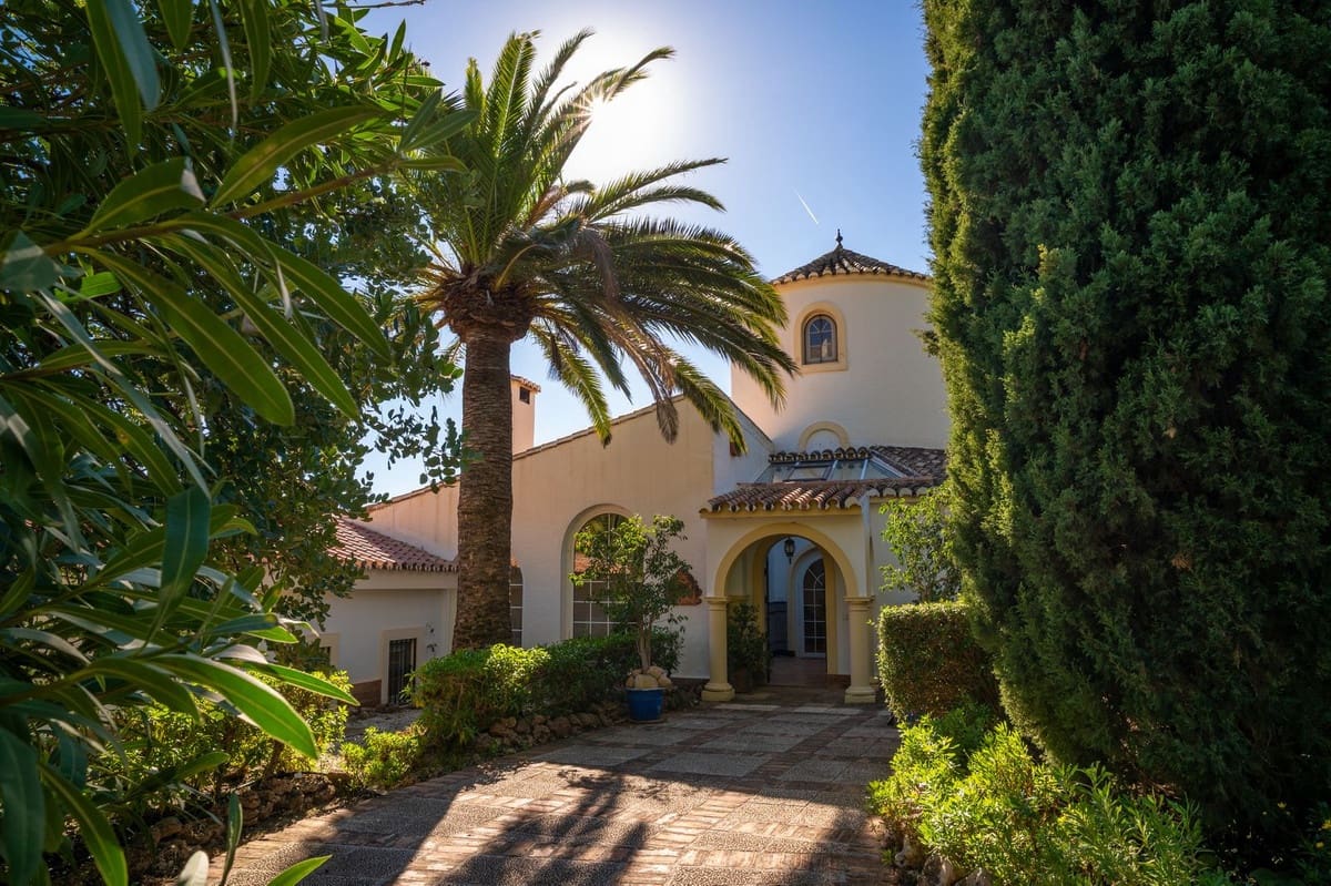 6 Zimmer Villa zu verkaufen in Mijas mit Pool Garage - 1.950.000 € (Ref: 10035627)