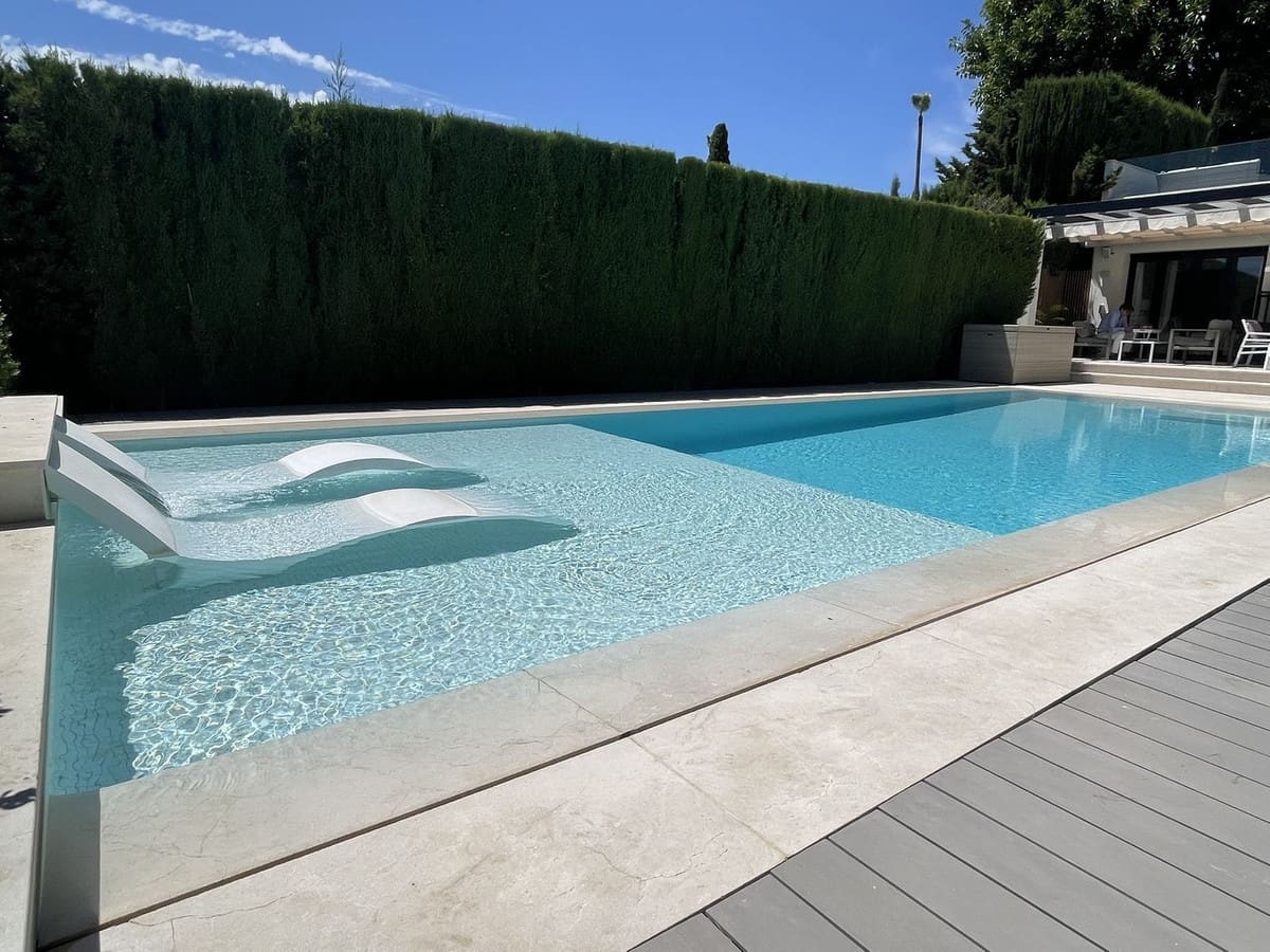 5 bedroom Villa for sale in Nueva Andalucia with pool garage - € 4,495,000 (Ref: 8413558)
