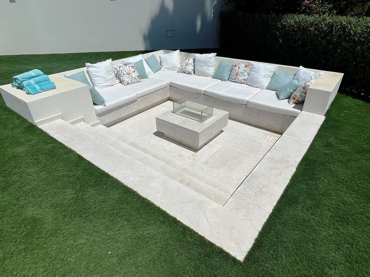 5 bedroom Villa for sale in Nueva Andalucia with pool garage - € 4,495,000 (Ref: 8413558)