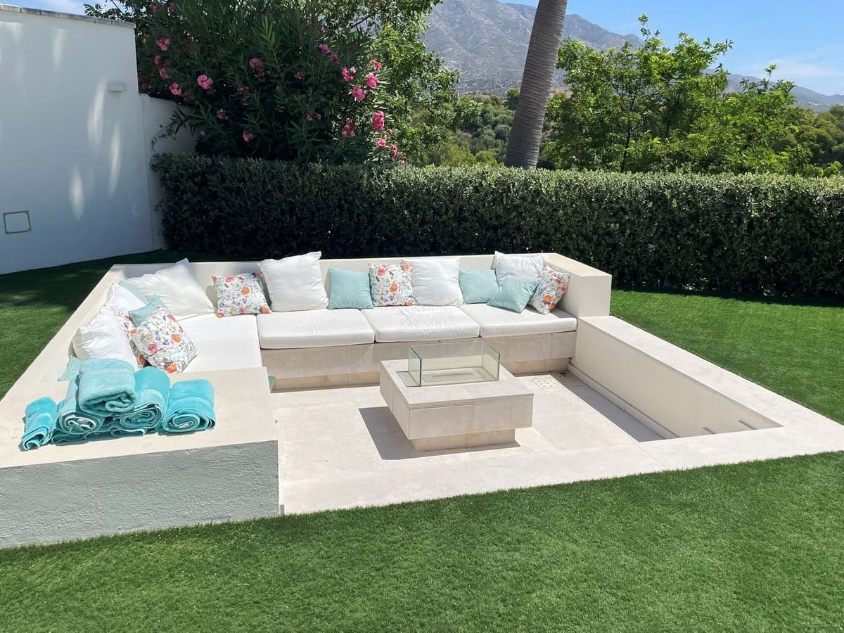 5 bedroom Villa for sale in Nueva Andalucia with pool garage - € 4,495,000 (Ref: 8413558)