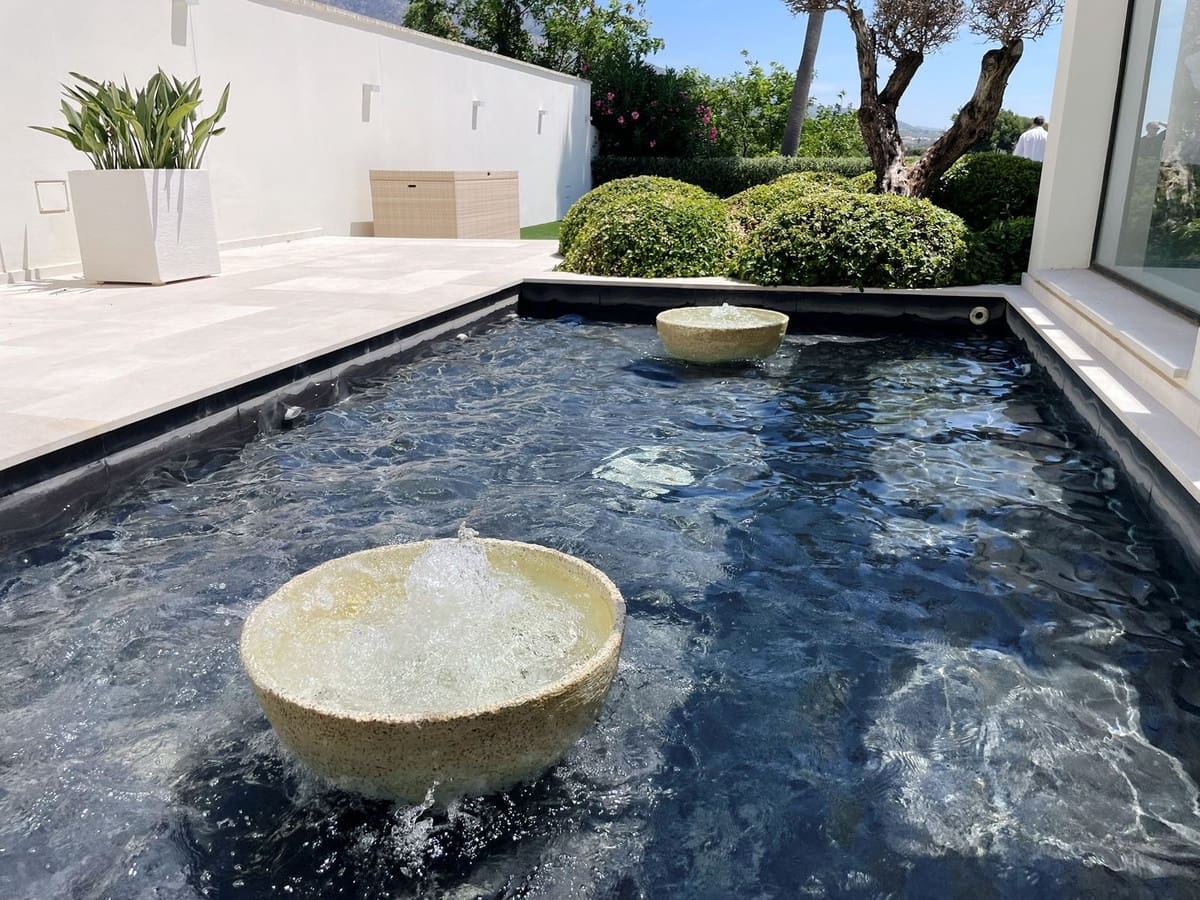 5 bedroom Villa for sale in Nueva Andalucia with pool garage - € 4,495,000 (Ref: 8413558)
