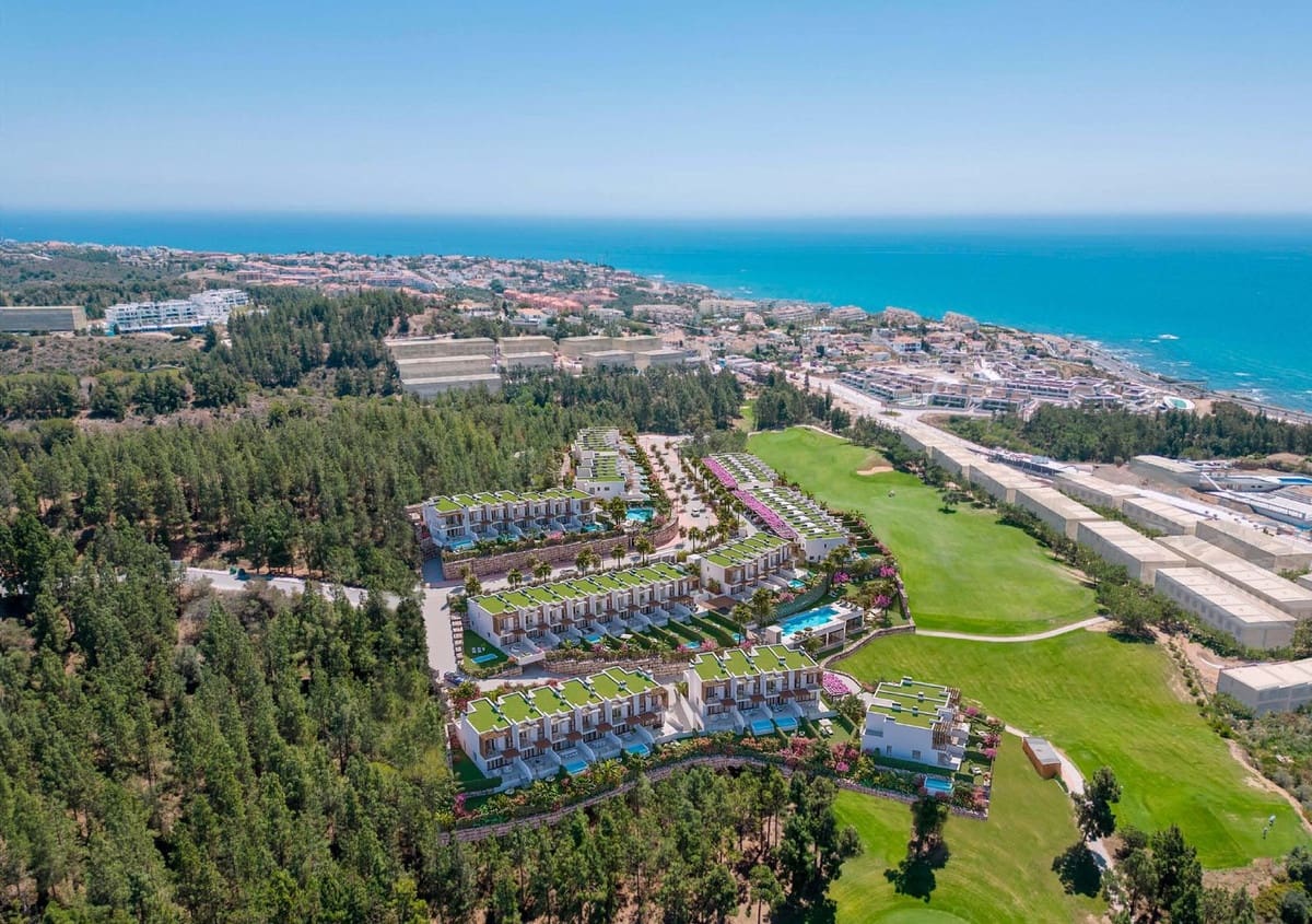 3 bedroom Townhouse for sale in Mijas Costa with pool garage - € 949,000 (Ref: 8441232)