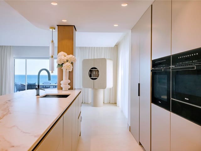 3 bedroom Penthouse for sale in Estepona with pool garage - € 2,495,000 (Ref: 10034979)