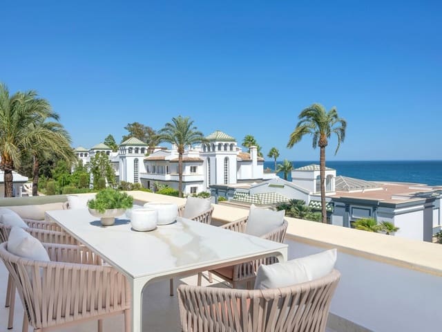 3 bedroom Penthouse for sale in Estepona with pool garage - € 2,495,000 (Ref: 10034979)