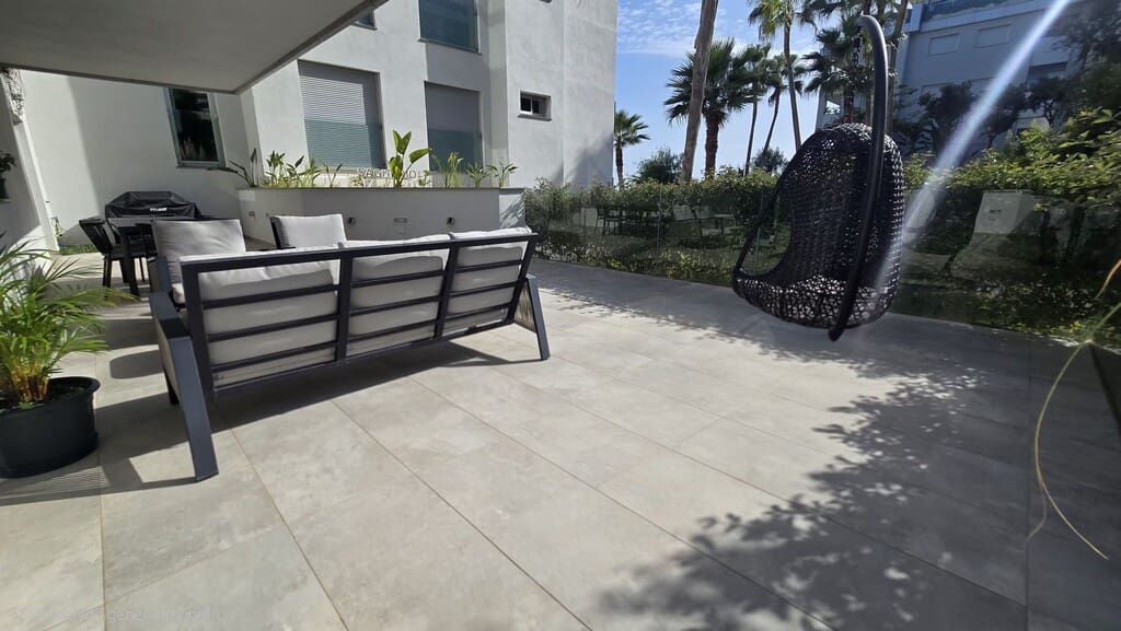 2 soverom Strandleiligheter til salgs i Mijas Costa med svømmebasseng garasje - € 645 000 (Ref: 10085556)