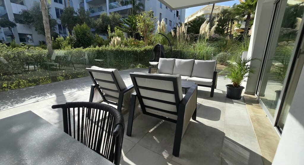 2 soverom Strandleiligheter til salgs i Mijas Costa med svømmebasseng garasje - € 645 000 (Ref: 10085556)