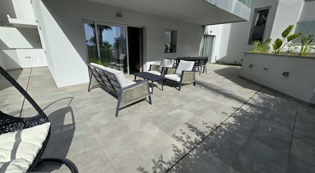 2 soverom Strandleiligheter til salgs i Mijas Costa med svømmebasseng garasje - € 645 000 (Ref: 10085556)