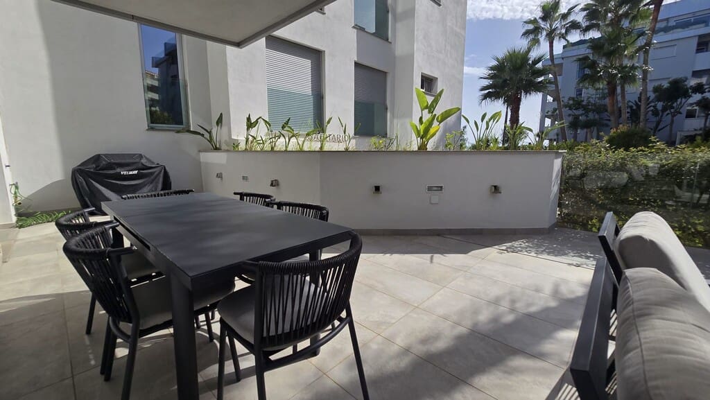 2 soverom Strandleiligheter til salgs i Mijas Costa med svømmebasseng garasje - € 645 000 (Ref: 10085556)