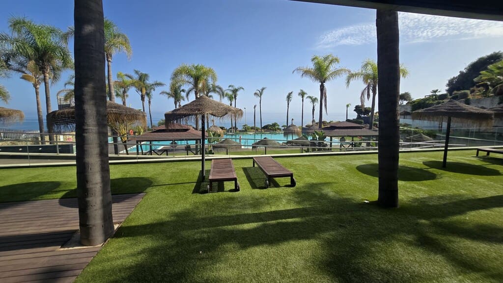 2 soverom Strandleiligheter til salgs i Mijas Costa med svømmebasseng garasje - € 645 000 (Ref: 10085556)