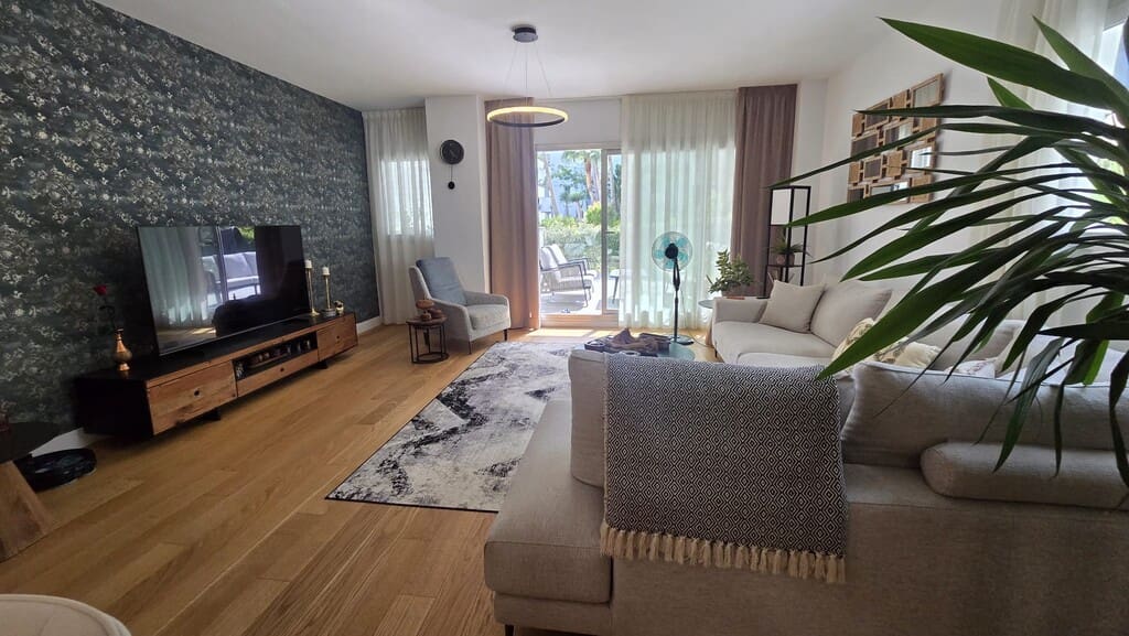 2 soverom Strandleiligheter til salgs i Mijas Costa med svømmebasseng garasje - € 645 000 (Ref: 10085556)