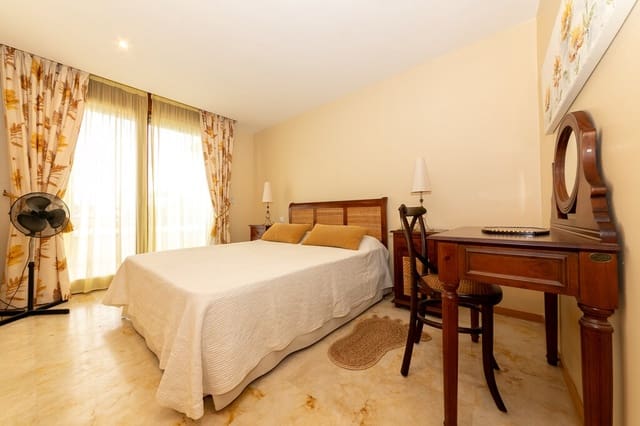 3 sovrum Lägenhet till salu i Los Monteros, Marbella med pool garage - 495 000 € (Ref: 10159110)