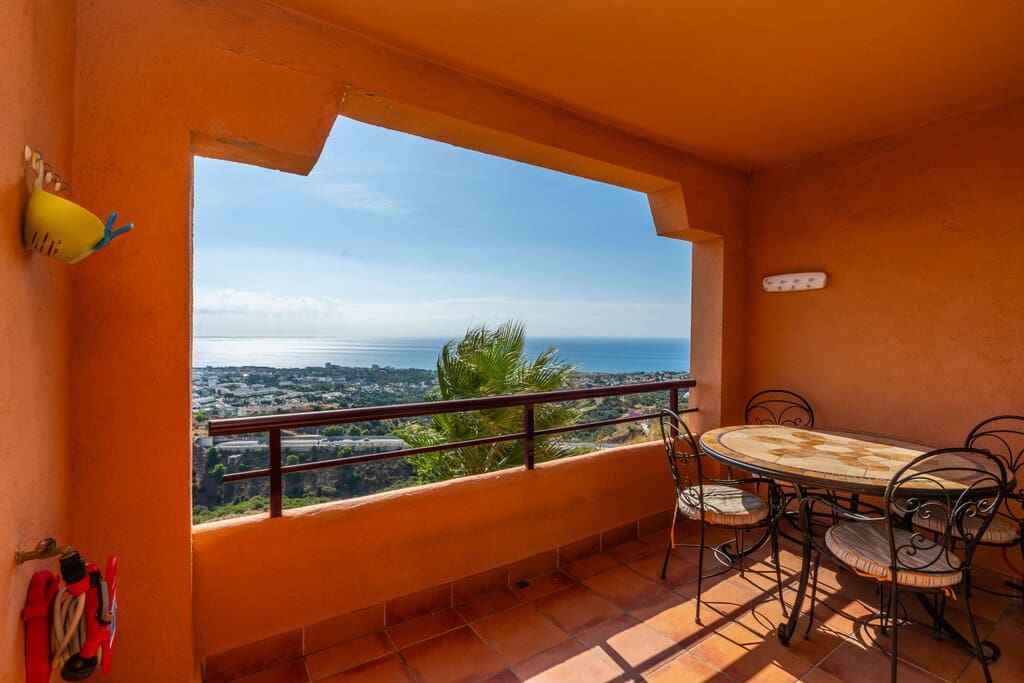 2 Zimmer Apartment zu verkaufen in Calahonda mit Pool - 380.000 € (Ref: 10159112)