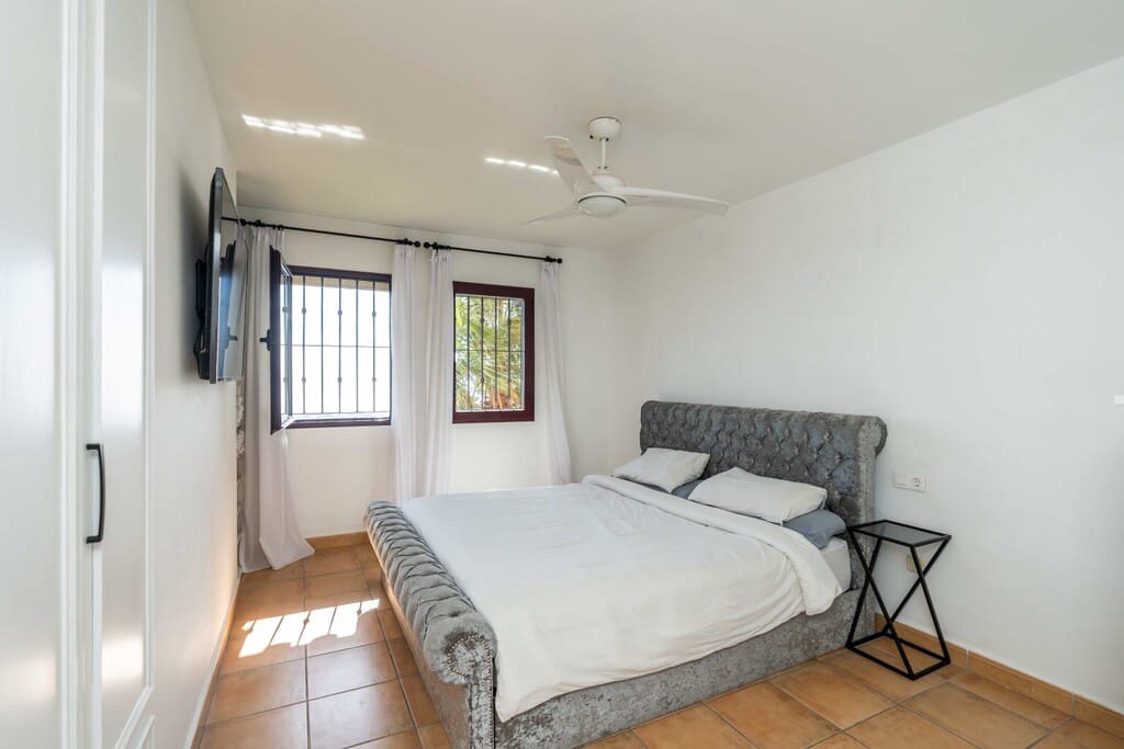 2 Zimmer Apartment zu verkaufen in Calahonda mit Pool - 380.000 € (Ref: 10159112)