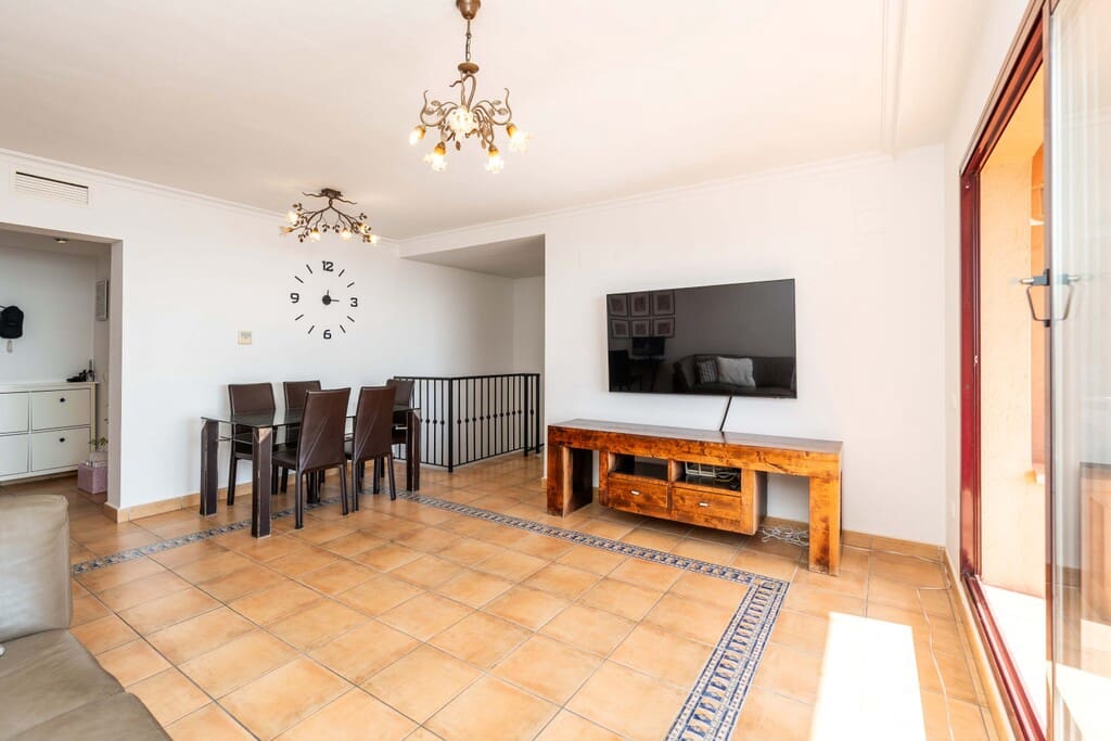 2 Zimmer Apartment zu verkaufen in Calahonda mit Pool - 380.000 € (Ref: 10159112)