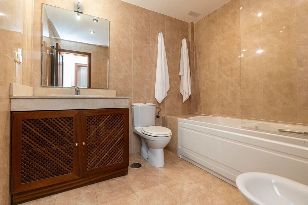 2 Zimmer Apartment zu verkaufen in Calahonda mit Pool - 380.000 € (Ref: 10159112)