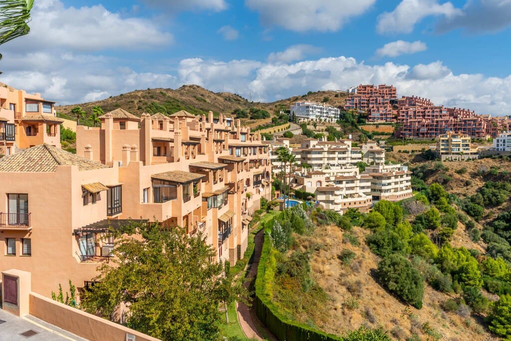 2 Zimmer Apartment zu verkaufen in Calahonda mit Pool - 380.000 € (Ref: 10159112)