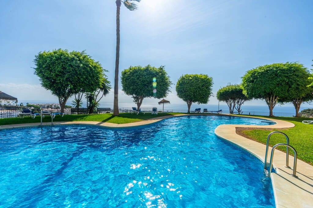 2 Zimmer Apartment zu verkaufen in Calahonda mit Pool - 380.000 € (Ref: 10159112)