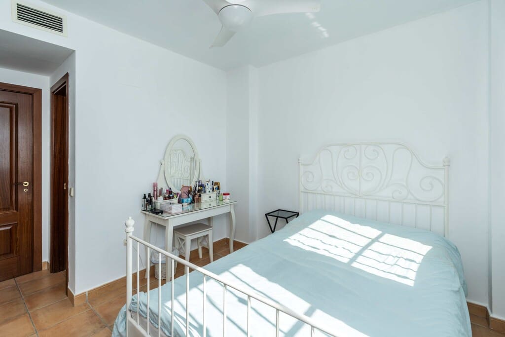 2 Zimmer Apartment zu verkaufen in Calahonda mit Pool - 380.000 € (Ref: 10159112)