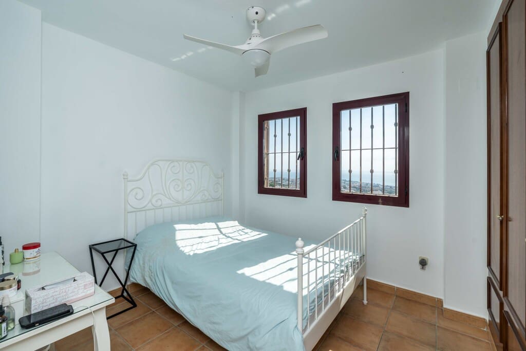 2 Zimmer Apartment zu verkaufen in Calahonda mit Pool - 380.000 € (Ref: 10159112)