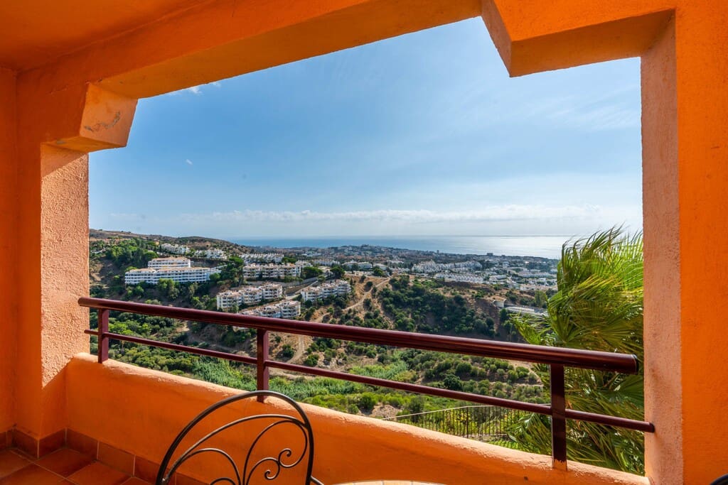 2 Zimmer Apartment zu verkaufen in Calahonda mit Pool - 380.000 € (Ref: 10159112)