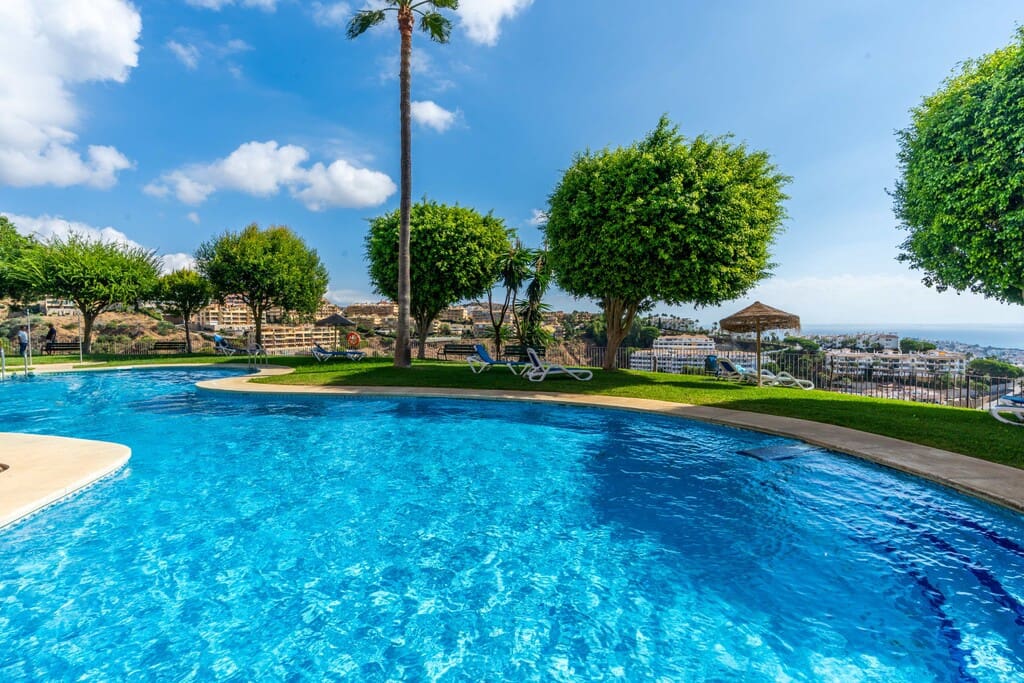 2 Zimmer Apartment zu verkaufen in Calahonda mit Pool - 380.000 € (Ref: 10159112)