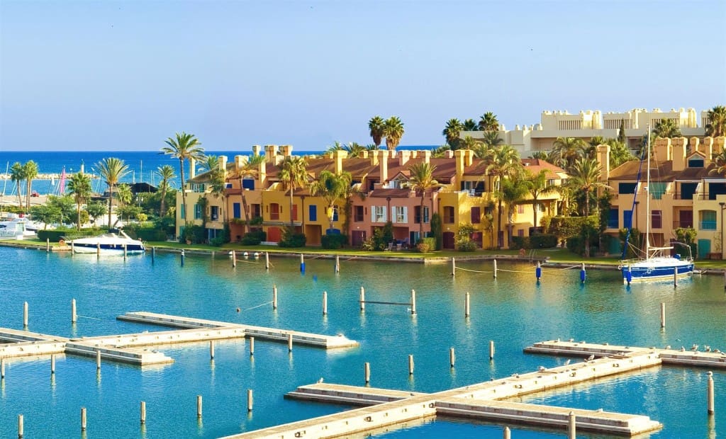 4 soveværelse Bungalow til salg i Sotogrande med swimmingpool - € 1.800.000 (Ref: 5308010)