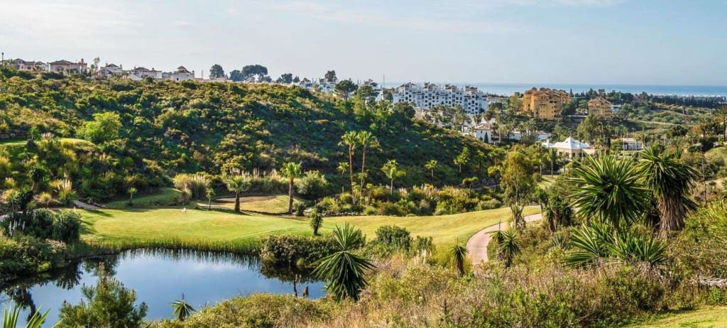 2 bedroom Apartment for sale in Estepona with pool - € 258,000 (Ref: 5308421)